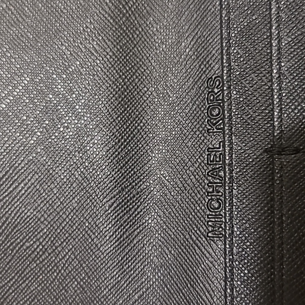 Michael Kors saffiano wallet - Picture 4 of 5